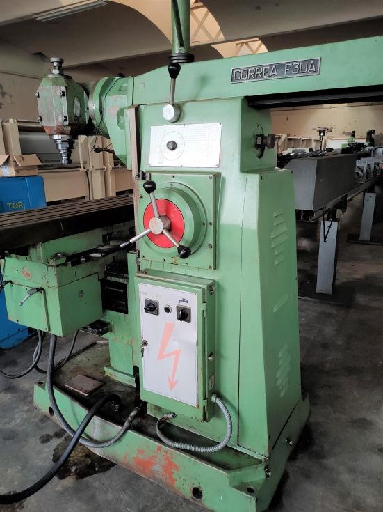 Fresadora universal, avances automáticos CORREA F3UA